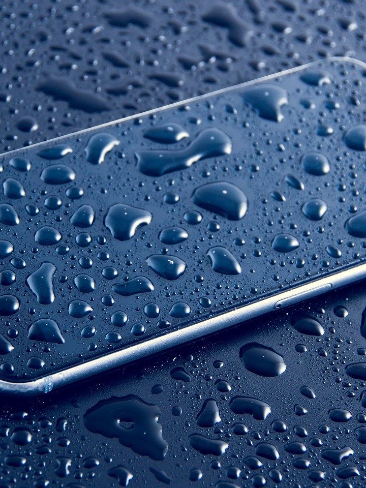 How to Fix a Water Damaged Phone: Does Isopropyl Alcohol Work?